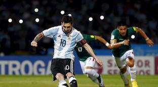 梅西为什么替阿根廷打球呢
